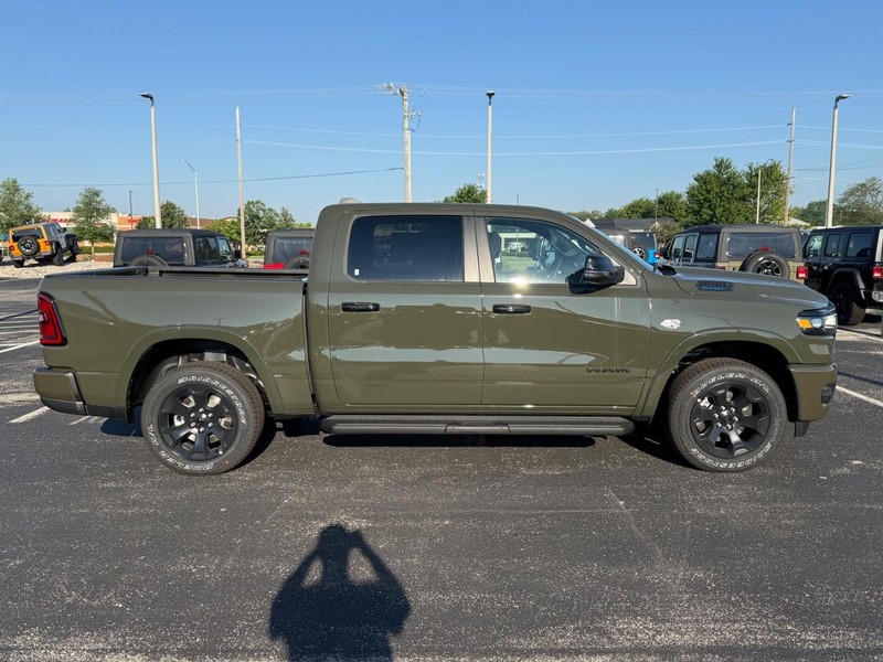 Ram 1500 Vehicle Full-screen Gallery Image 2