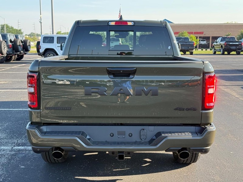 Ram 1500 Vehicle Full-screen Gallery Image 4