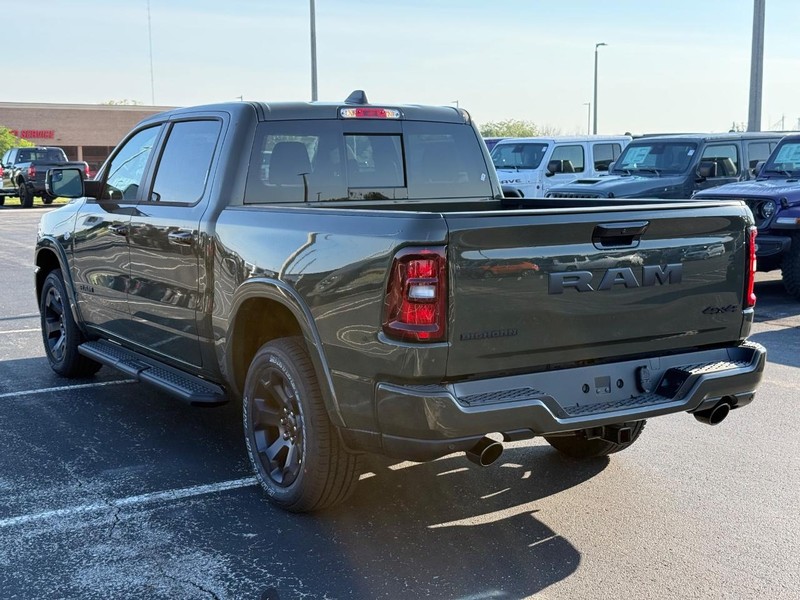 Ram 1500 Vehicle Full-screen Gallery Image 5