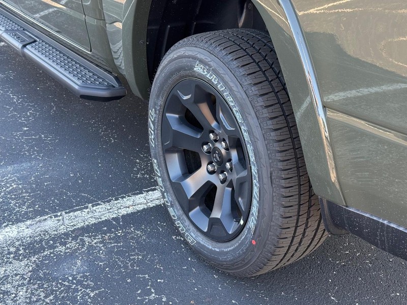 Ram 1500 Vehicle Full-screen Gallery Image 6
