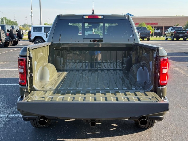 Ram 1500 Vehicle Full-screen Gallery Image 7