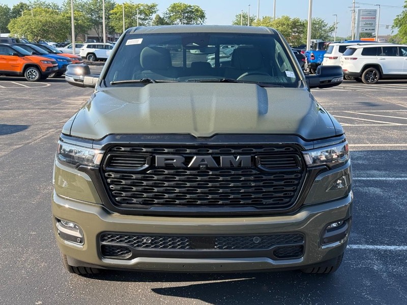 Ram 1500 Vehicle Full-screen Gallery Image 9
