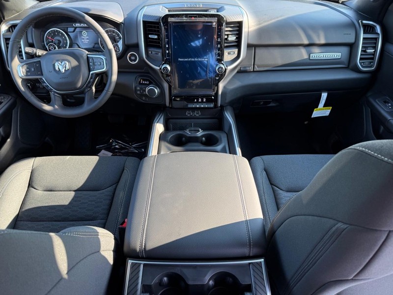 Ram 1500 Vehicle Full-screen Gallery Image 12