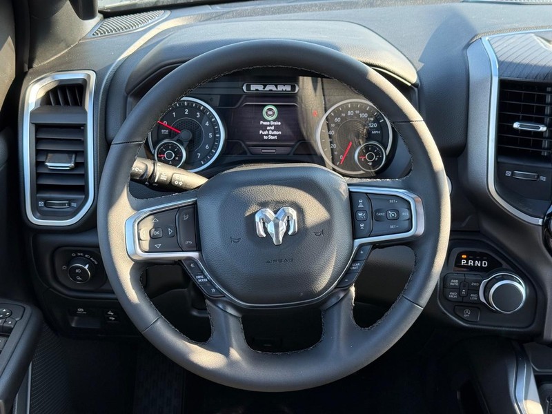 Ram 1500 Vehicle Full-screen Gallery Image 13