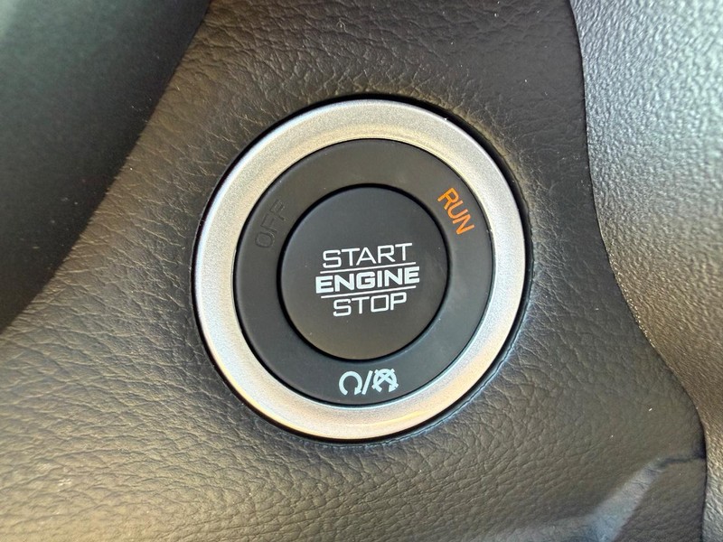 Ram 1500 Vehicle Full-screen Gallery Image 21