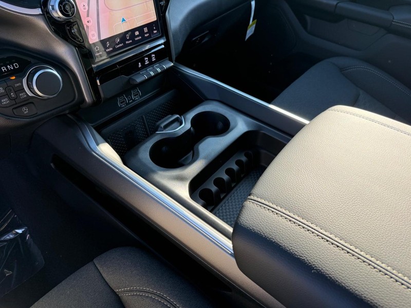 Ram 1500 Vehicle Full-screen Gallery Image 25