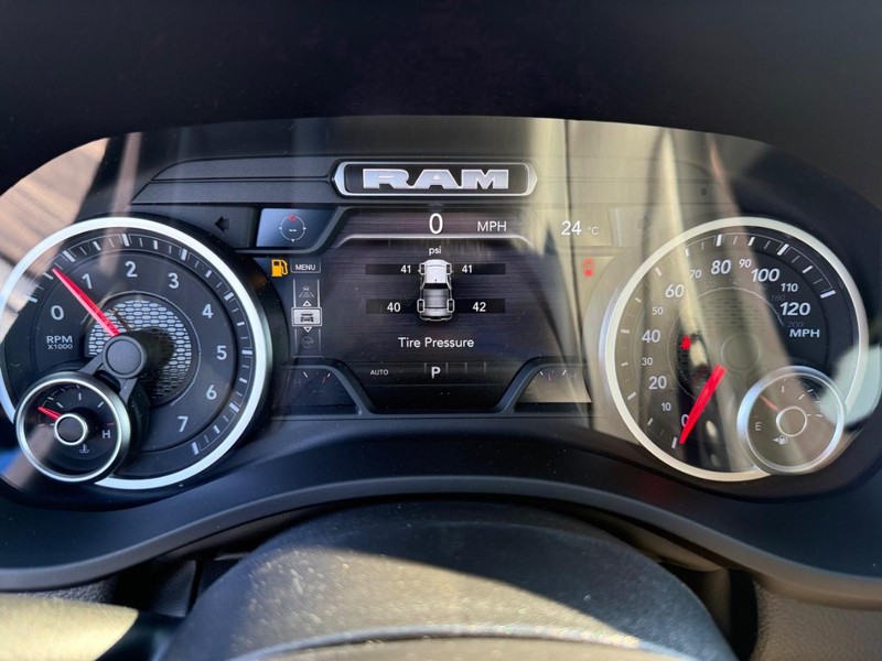Ram 1500 Vehicle Full-screen Gallery Image 27