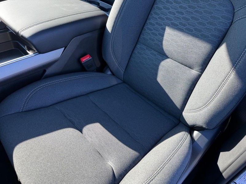 Ram 1500 Vehicle Full-screen Gallery Image 29