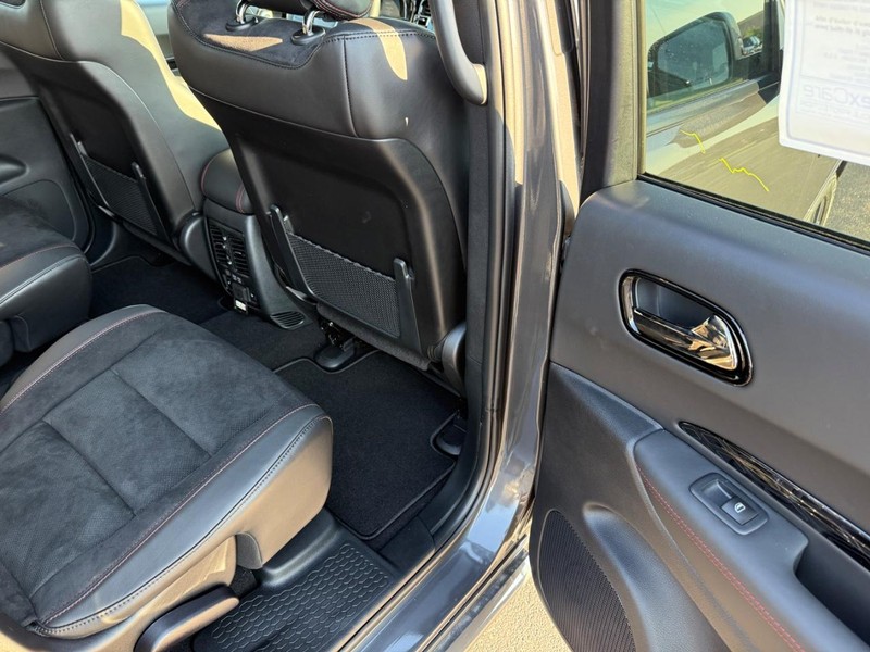 Dodge Durango Vehicle Full-screen Gallery Image 12