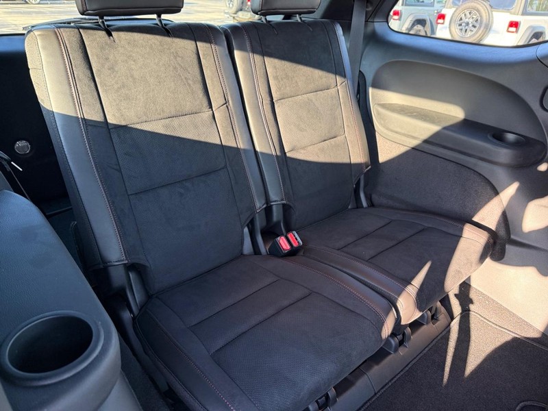 Dodge Durango Vehicle Full-screen Gallery Image 13
