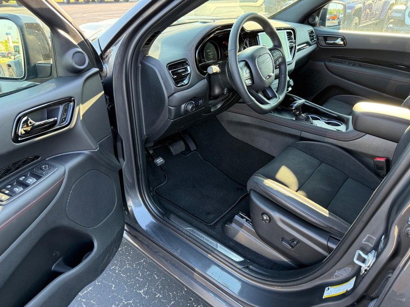 Dodge Durango Vehicle Full-screen Gallery Image 19