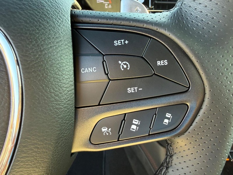 Dodge Durango Vehicle Full-screen Gallery Image 23