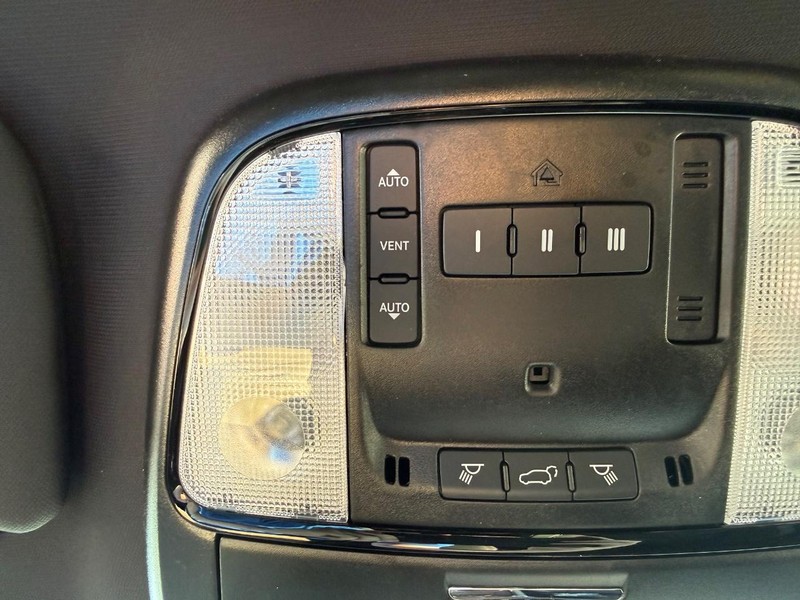 Dodge Durango Vehicle Full-screen Gallery Image 31