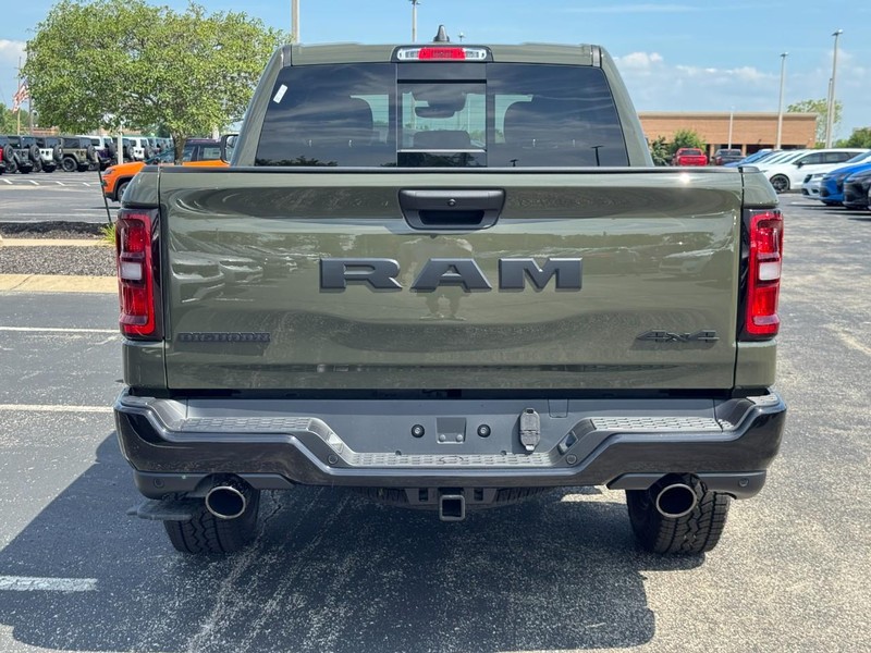 Ram 1500 Vehicle Full-screen Gallery Image 4