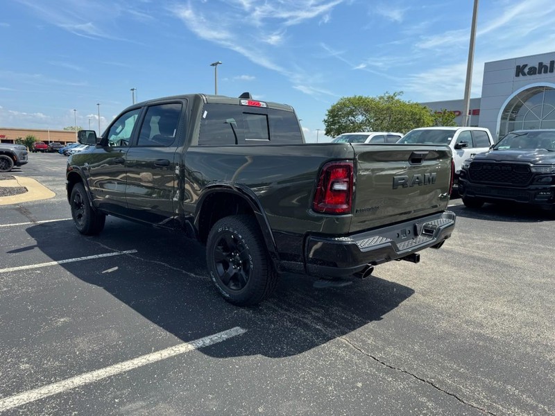 Ram 1500 Vehicle Full-screen Gallery Image 5