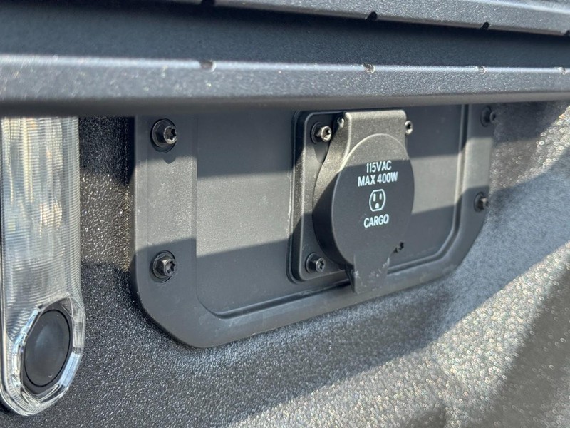 Ram 1500 Vehicle Full-screen Gallery Image 8