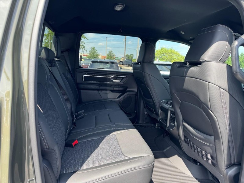 Ram 1500 Vehicle Full-screen Gallery Image 12