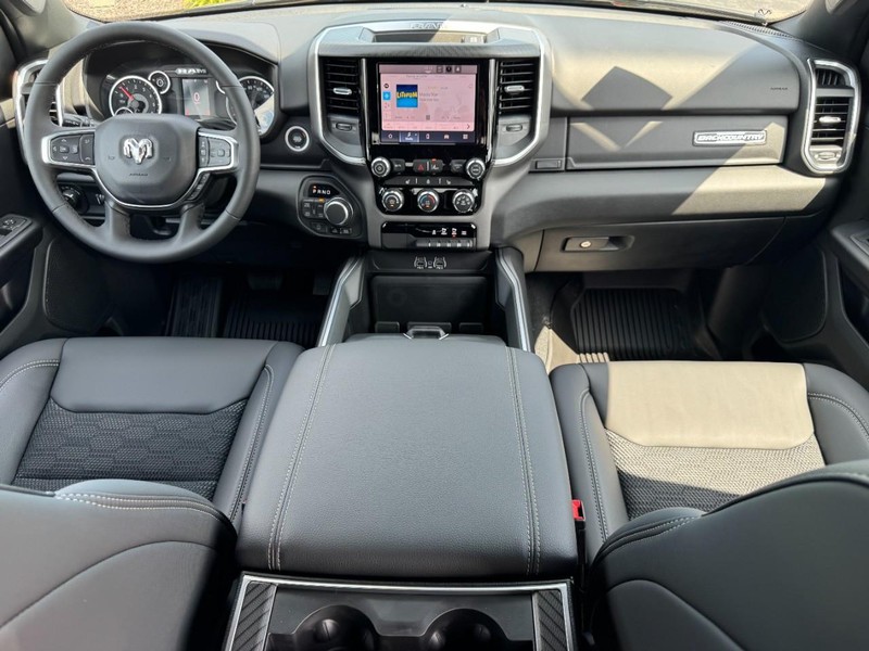 Ram 1500 Vehicle Full-screen Gallery Image 15