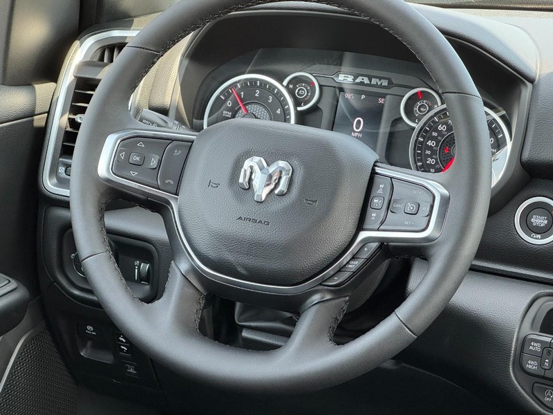 Ram 1500 Vehicle Full-screen Gallery Image 16