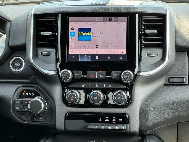 Ram 1500 Vehicle Full-screen Gallery Image 17