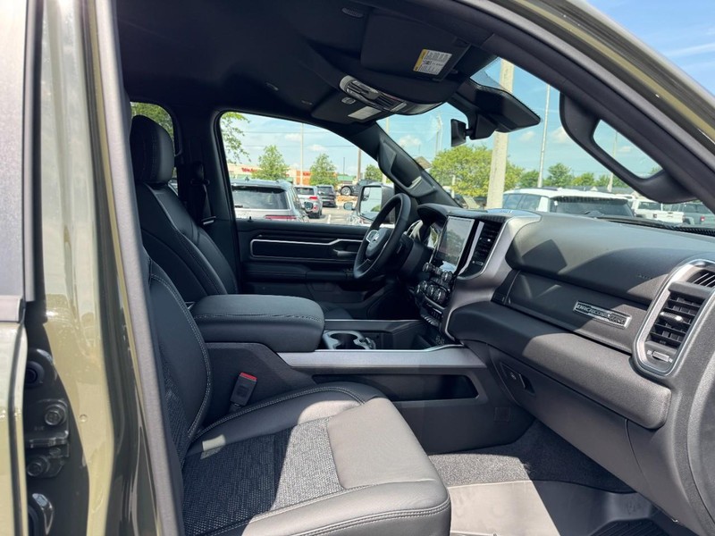 Ram 1500 Vehicle Full-screen Gallery Image 18
