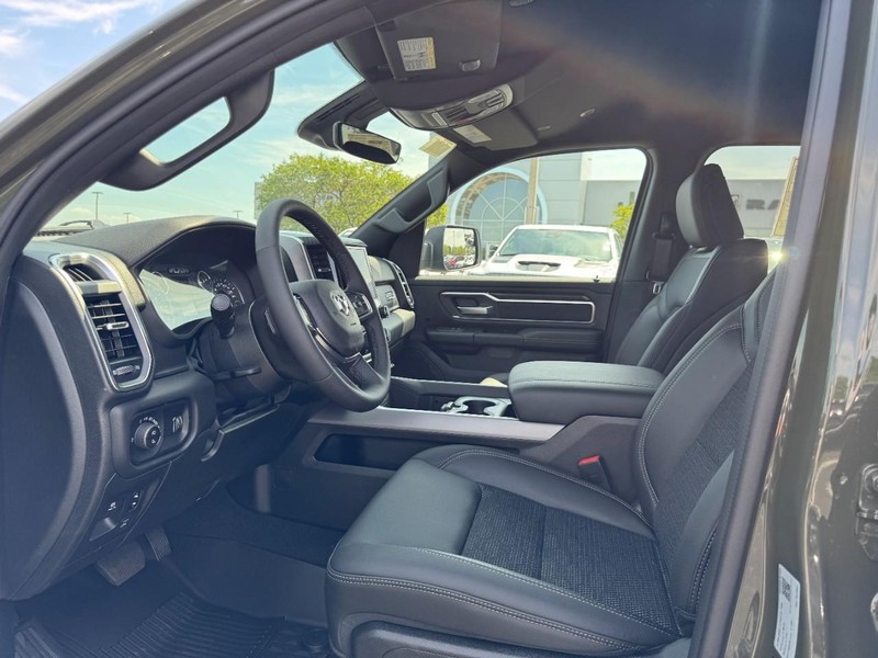 Ram 1500 Vehicle Full-screen Gallery Image 20