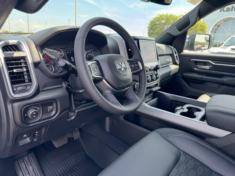 Ram 1500 Vehicle Full-screen Gallery Image 22