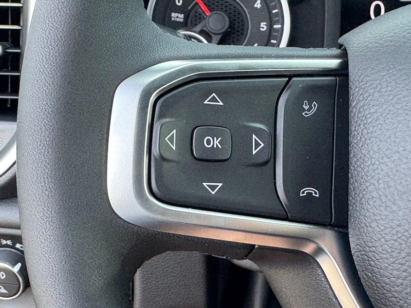 Ram 1500 Vehicle Full-screen Gallery Image 23
