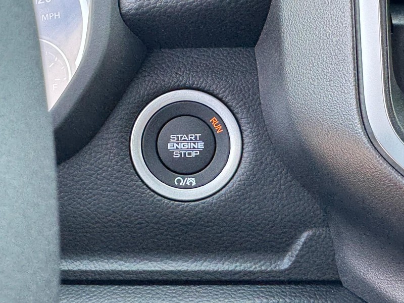 Ram 1500 Vehicle Full-screen Gallery Image 25