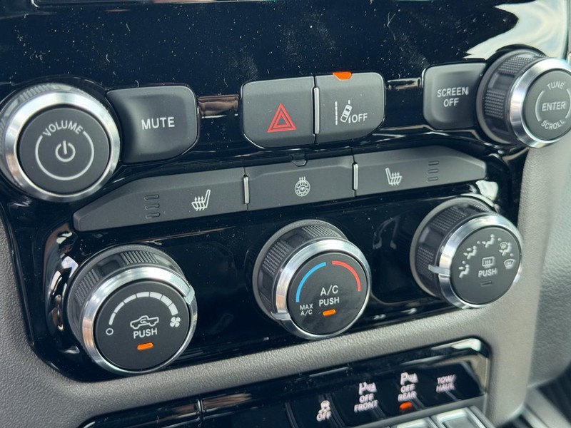 Ram 1500 Vehicle Full-screen Gallery Image 29