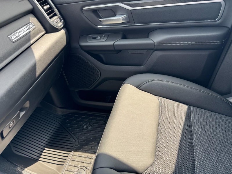 Ram 1500 Vehicle Full-screen Gallery Image 31