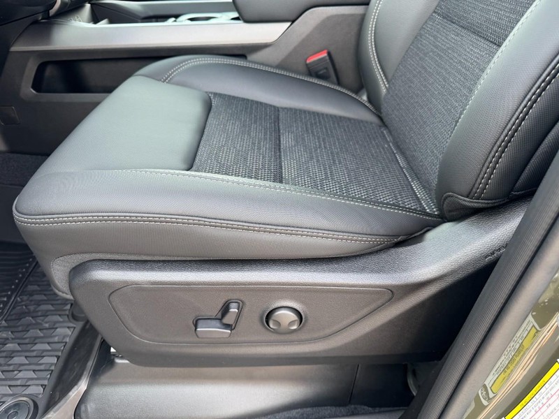 Ram 1500 Vehicle Full-screen Gallery Image 35