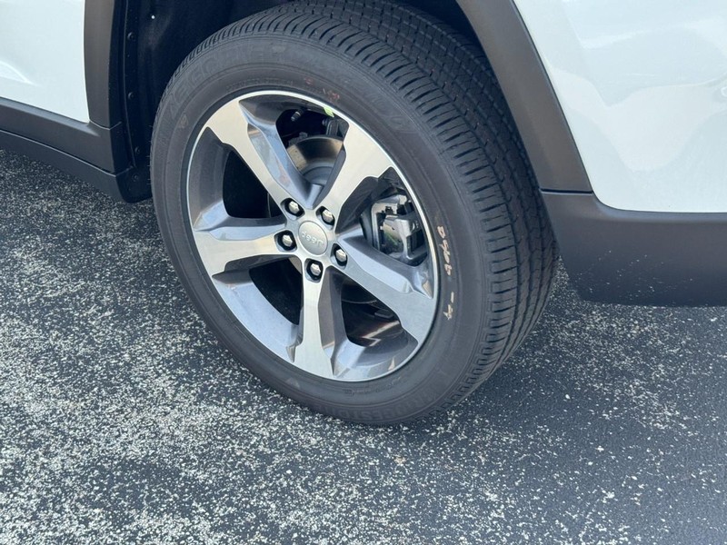 Jeep Grand Cherokee Vehicle Full-screen Gallery Image 6
