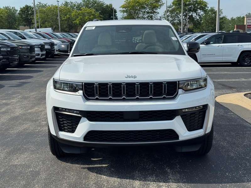 Jeep Grand Cherokee Vehicle Full-screen Gallery Image 10