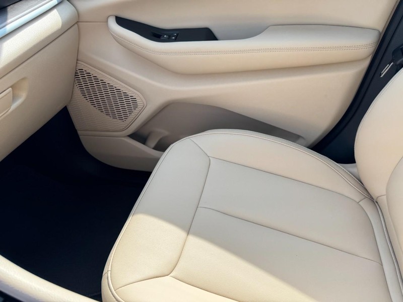 Jeep Grand Cherokee Vehicle Full-screen Gallery Image 28