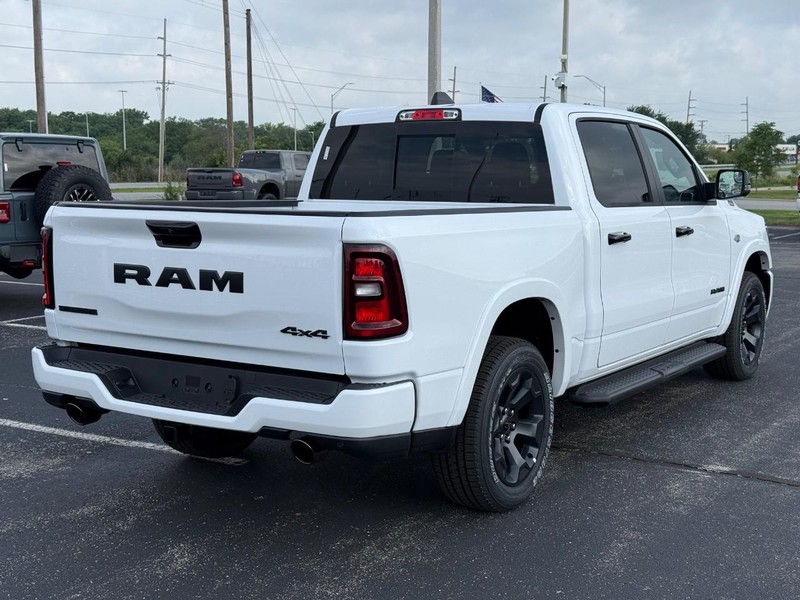 Ram 1500 Vehicle Full-screen Gallery Image 3