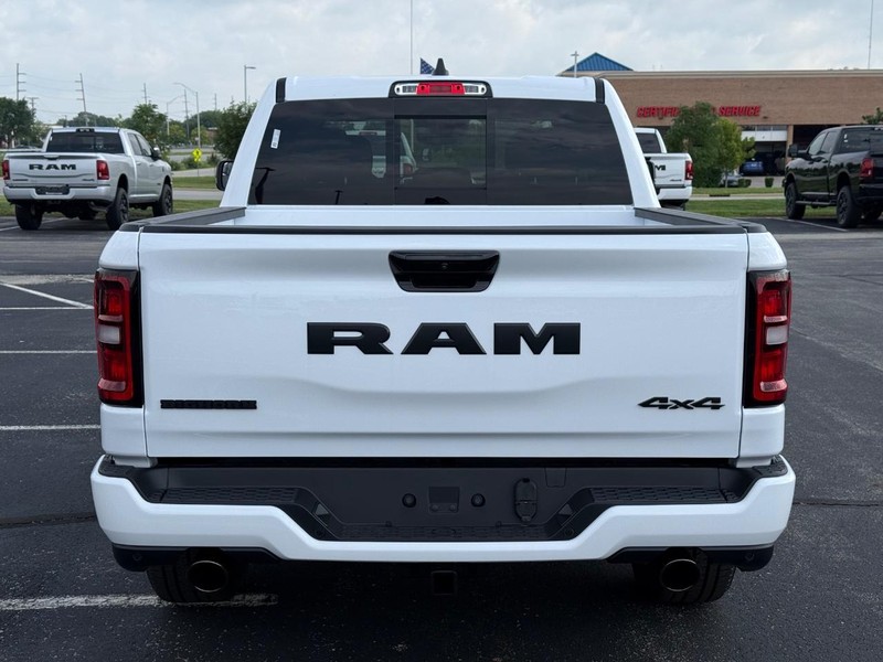 Ram 1500 Vehicle Full-screen Gallery Image 4