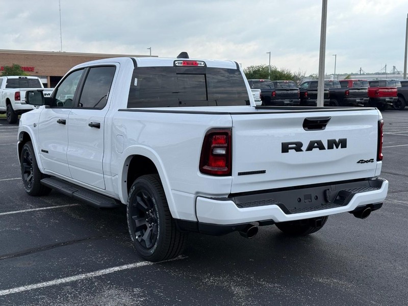 Ram 1500 Vehicle Full-screen Gallery Image 5
