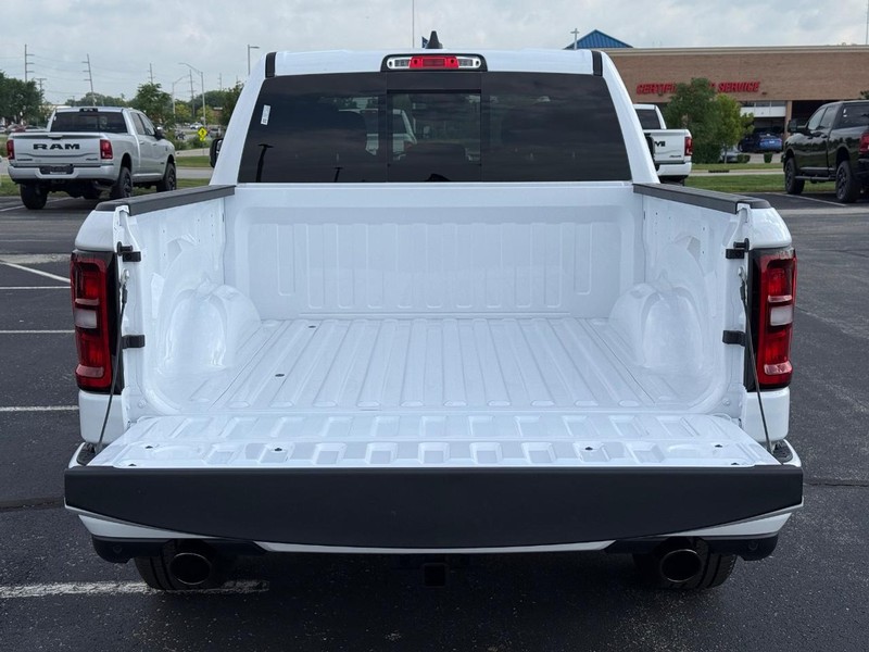 Ram 1500 Vehicle Full-screen Gallery Image 7