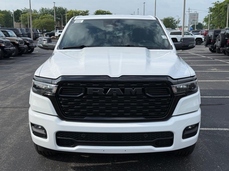 Ram 1500 Vehicle Full-screen Gallery Image 10