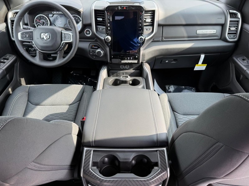 Ram 1500 Vehicle Full-screen Gallery Image 13