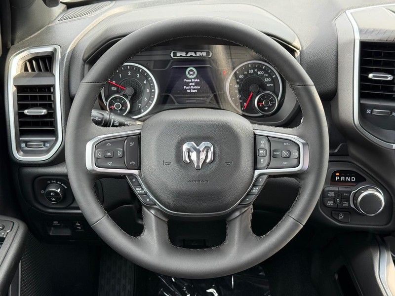 Ram 1500 Vehicle Full-screen Gallery Image 14