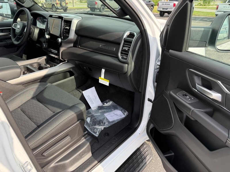 Ram 1500 Vehicle Full-screen Gallery Image 15