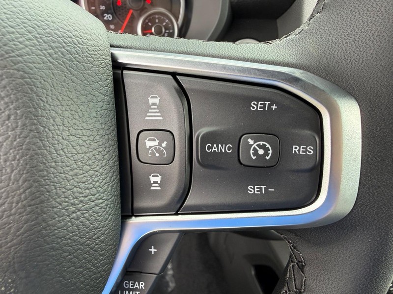 Ram 1500 Vehicle Full-screen Gallery Image 21