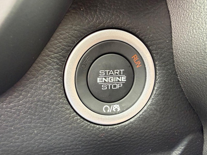 Ram 1500 Vehicle Full-screen Gallery Image 22