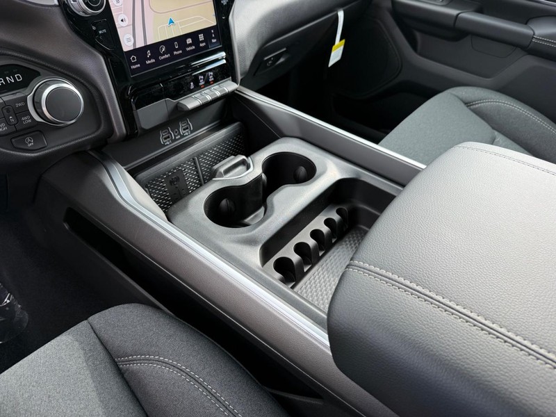 Ram 1500 Vehicle Full-screen Gallery Image 26