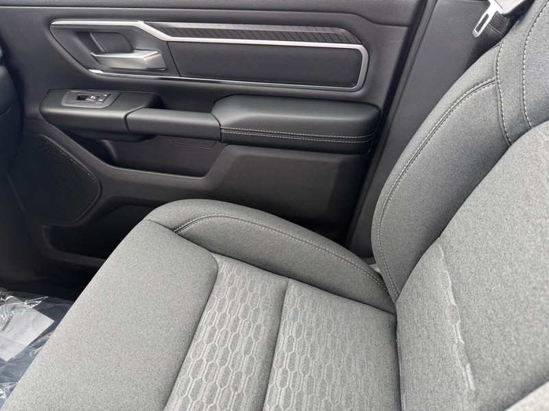 Ram 1500 Vehicle Full-screen Gallery Image 27