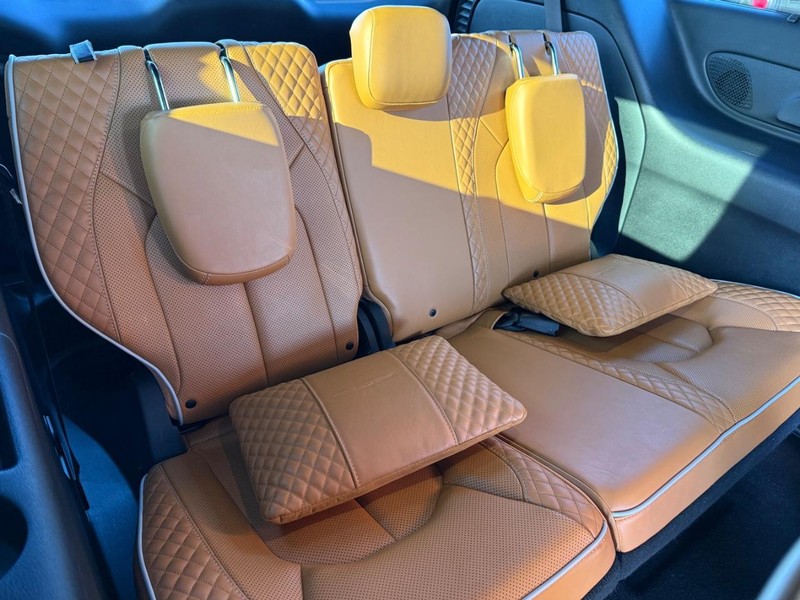 Chrysler Pacifica Vehicle Full-screen Gallery Image 13