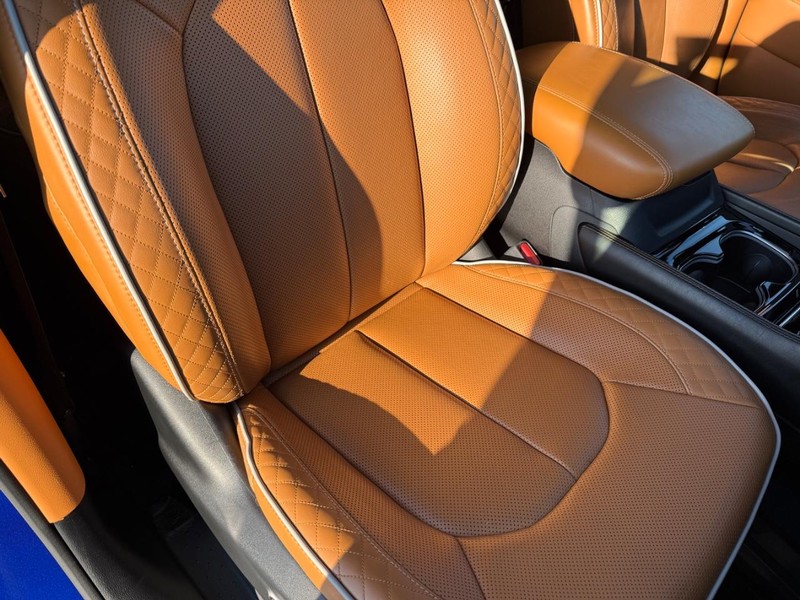 Chrysler Pacifica Vehicle Full-screen Gallery Image 18