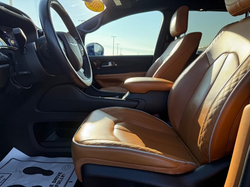 Chrysler Pacifica Vehicle Full-screen Gallery Image 20